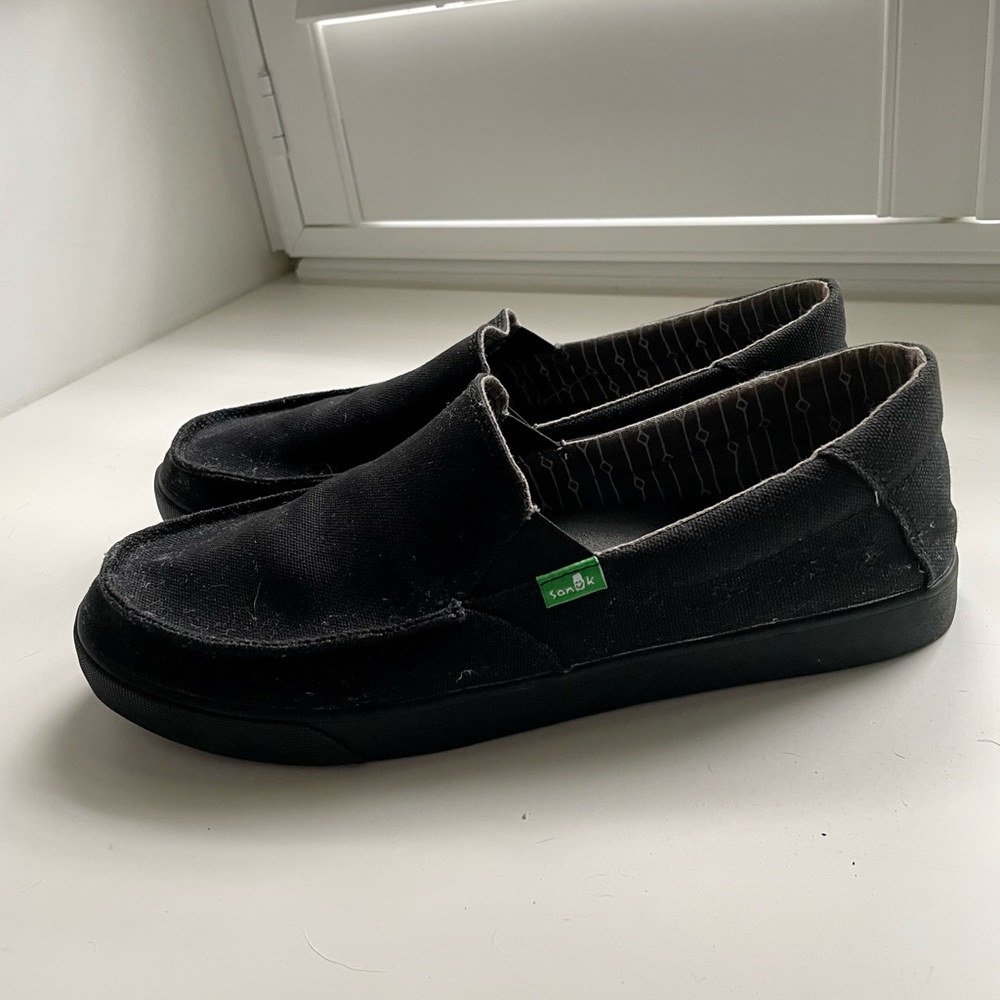 Mens Sanuk slip on deck shoes sz 9.5